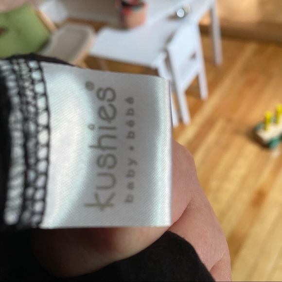 Kushies infinity scarf/ nursing cover - Picture 4 of 5